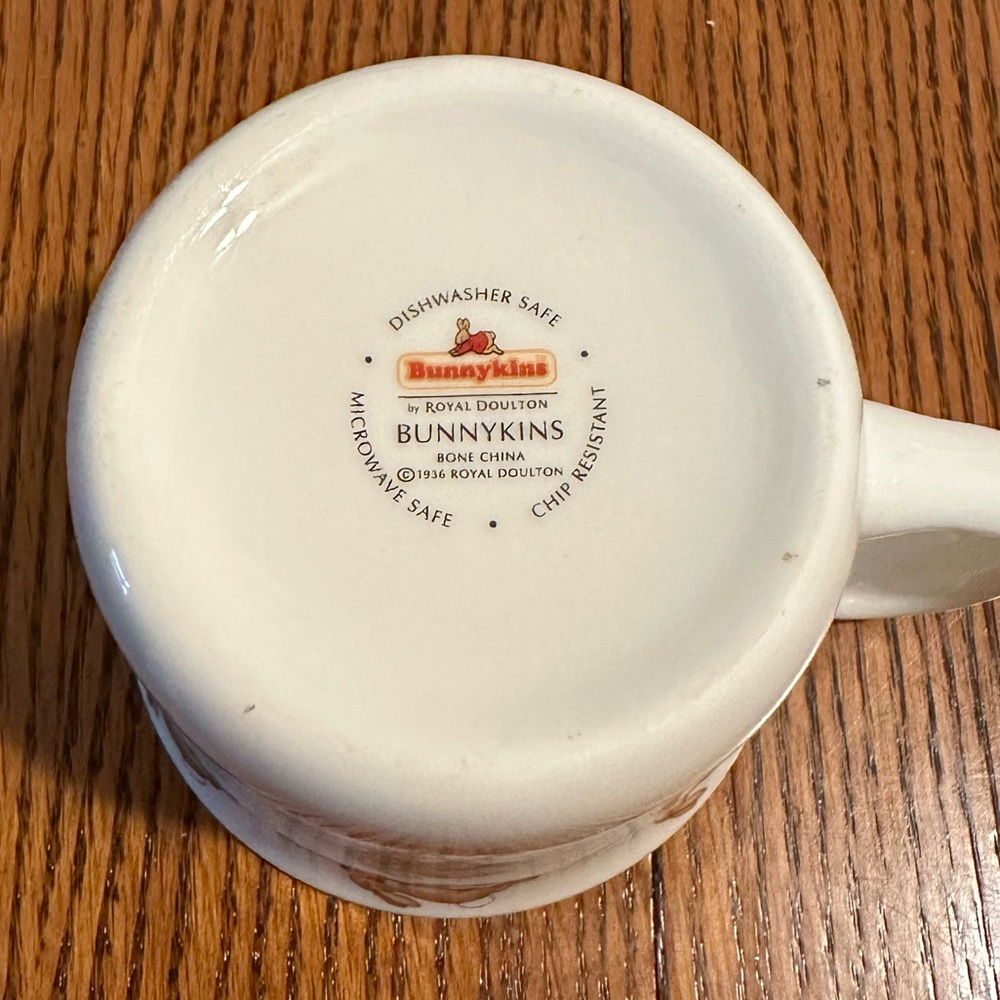 3 Royal Albert mugs - Picture 4 of 16